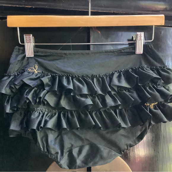 Retro Style Ruffled Bottoms - Picture 2 of 5